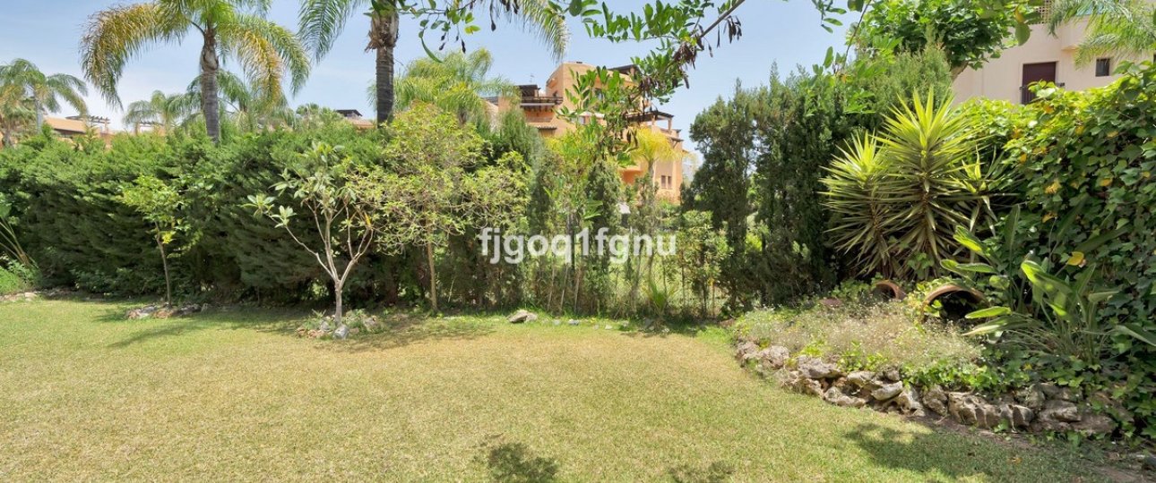 Resale - apartment - Estepona - Costalita
