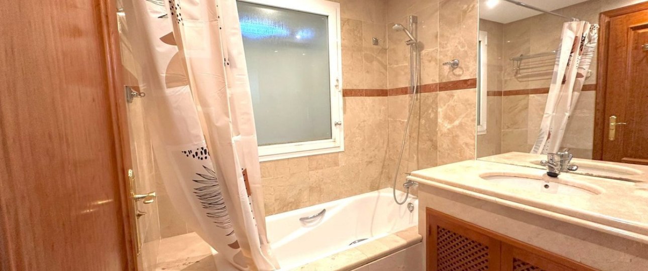 Resale - apartment - Estepona - Costalita