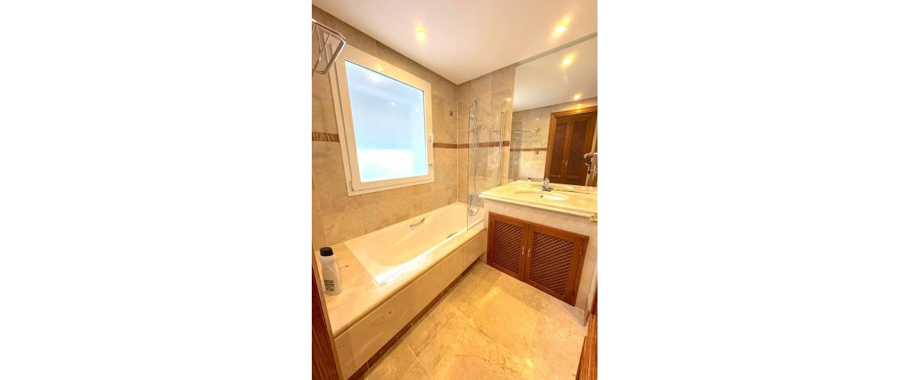 Resale - apartment - Estepona - Costalita