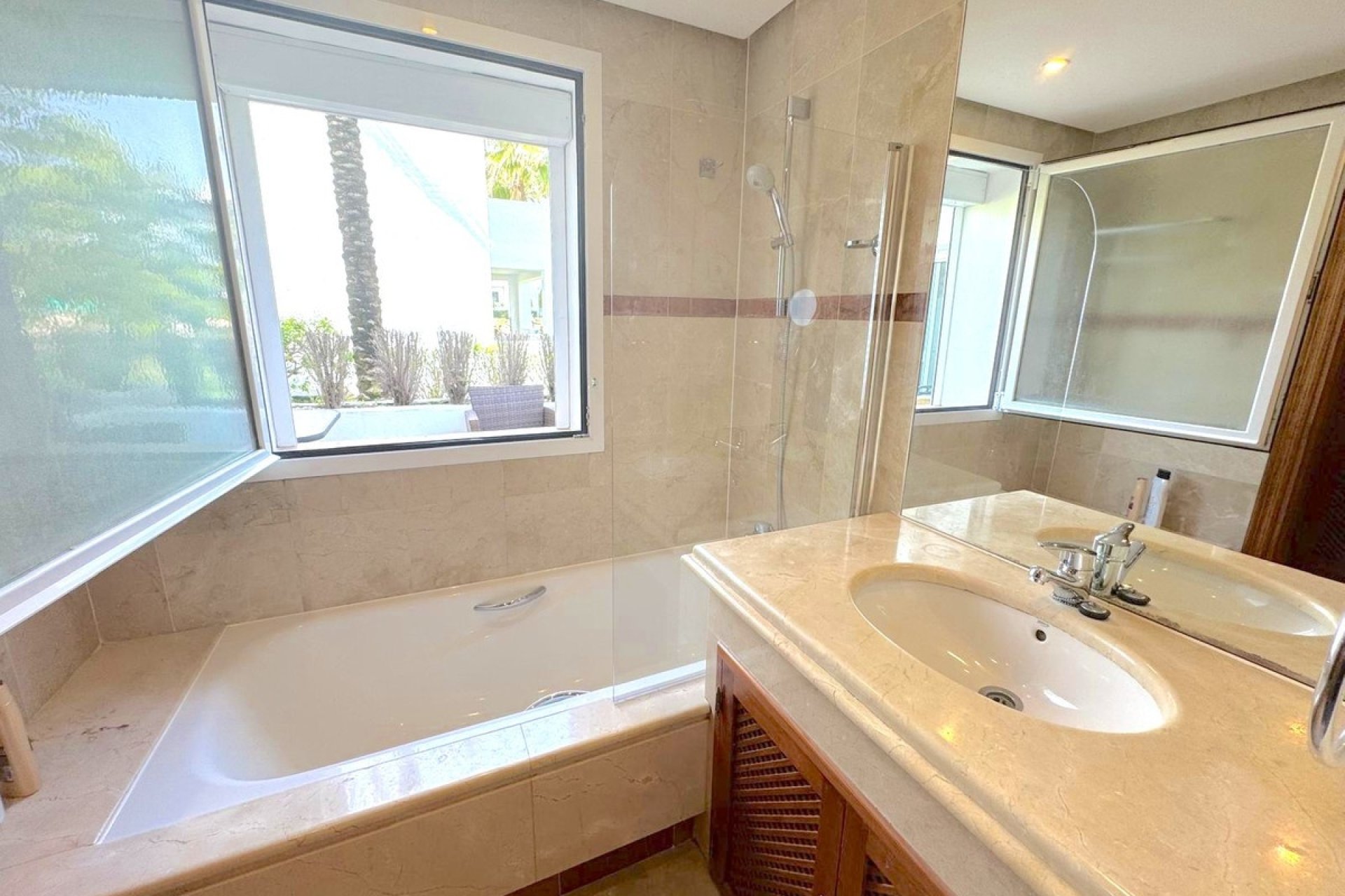 Resale - apartment - Estepona - Costalita