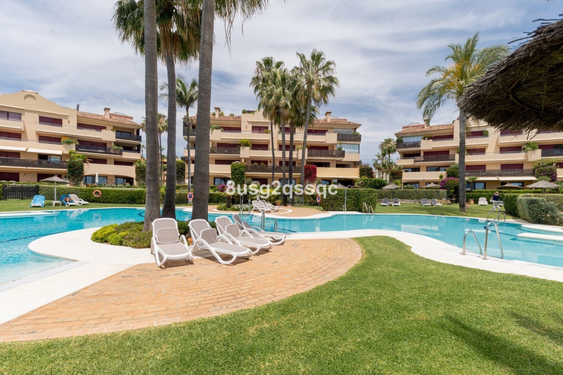 Resale - apartment - Estepona - Costalita