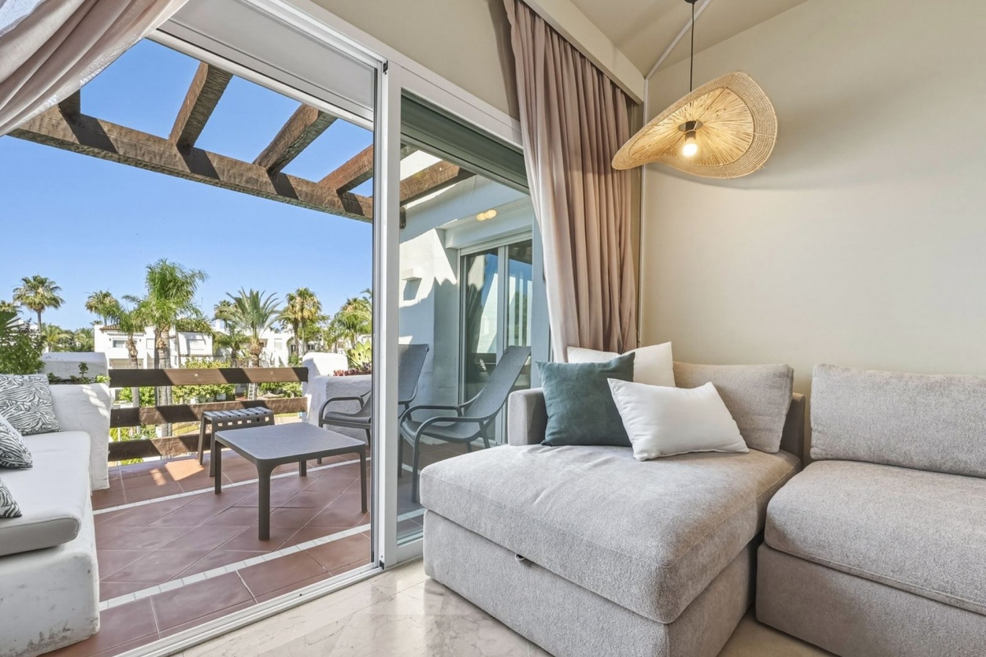 Resale - apartment - Estepona - Costalita