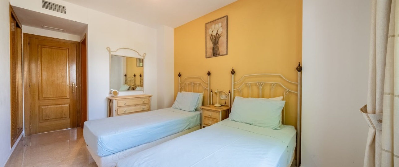 Resale - apartment - Estepona - Costalita