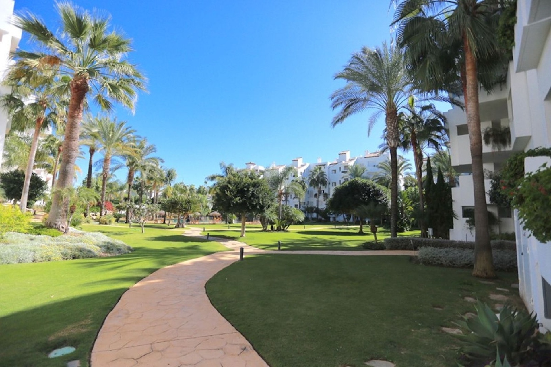 Resale - apartment - Estepona - Costalita