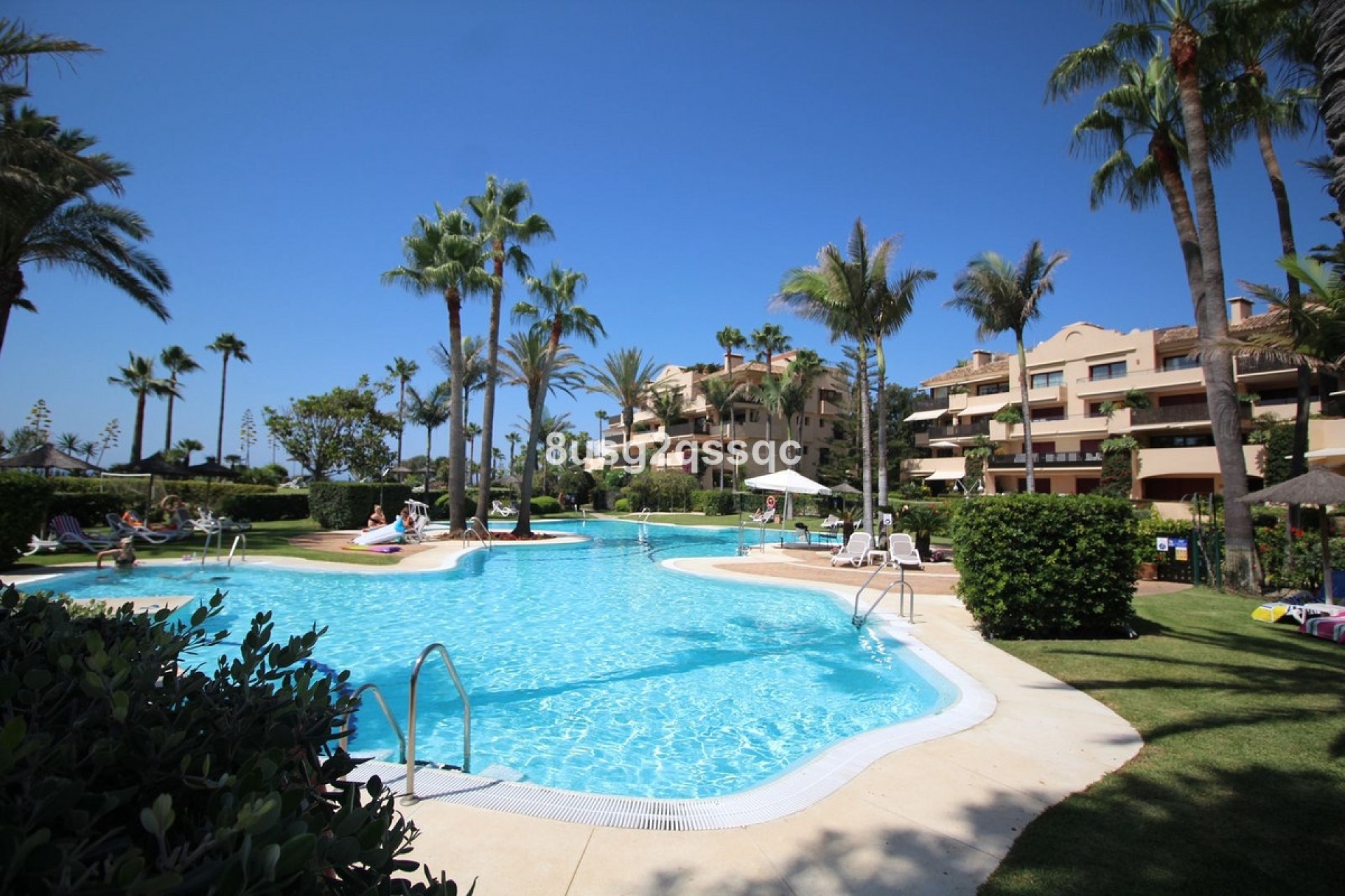 Resale - apartment - Estepona - Costalita
