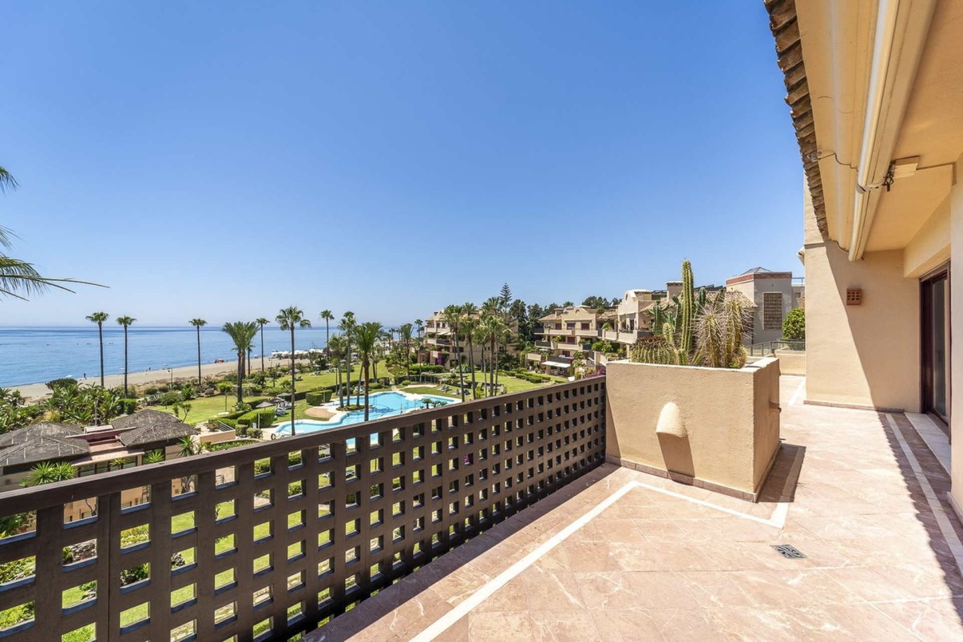 Resale - apartment - Estepona - Costalita
