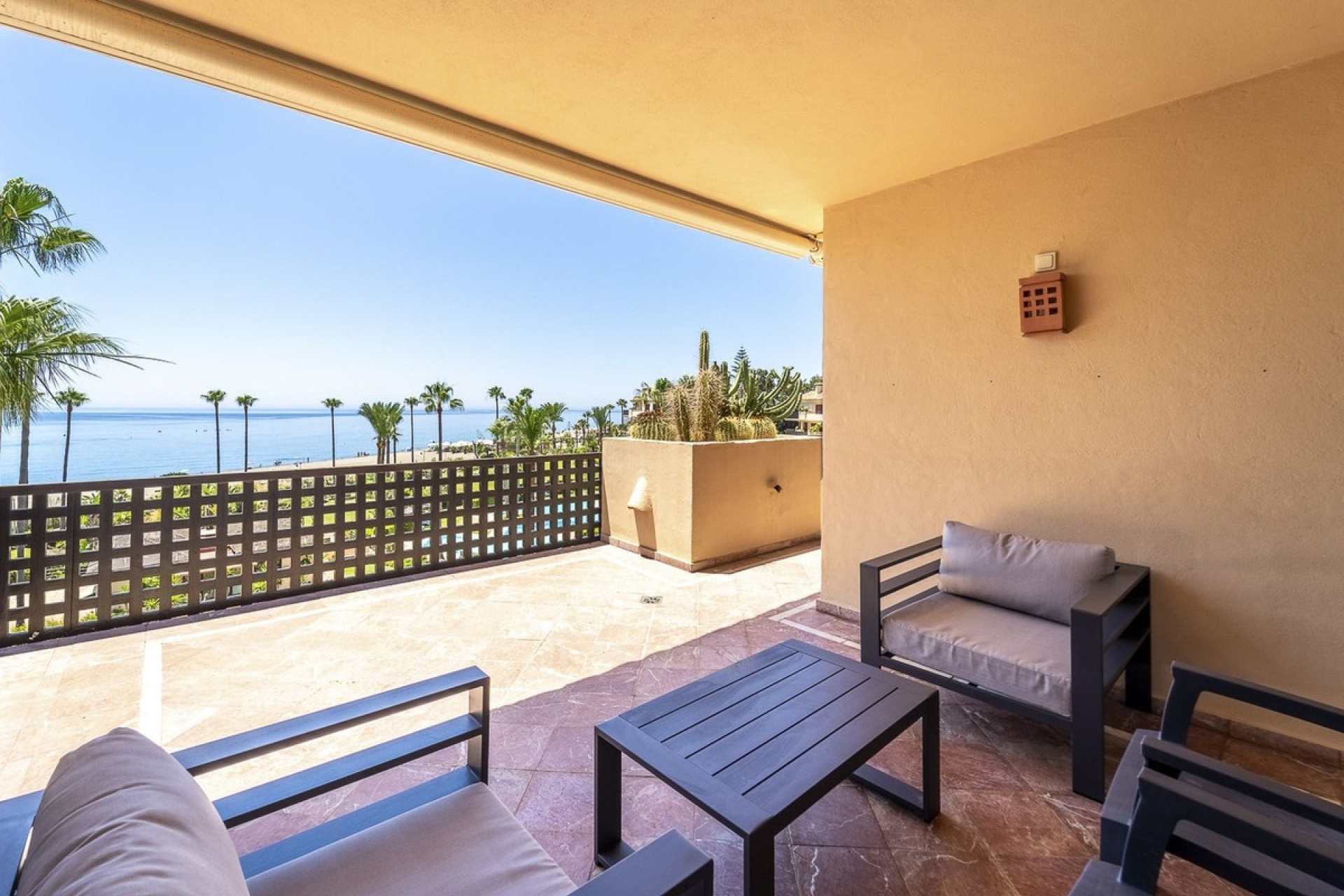 Resale - apartment - Estepona - Costalita