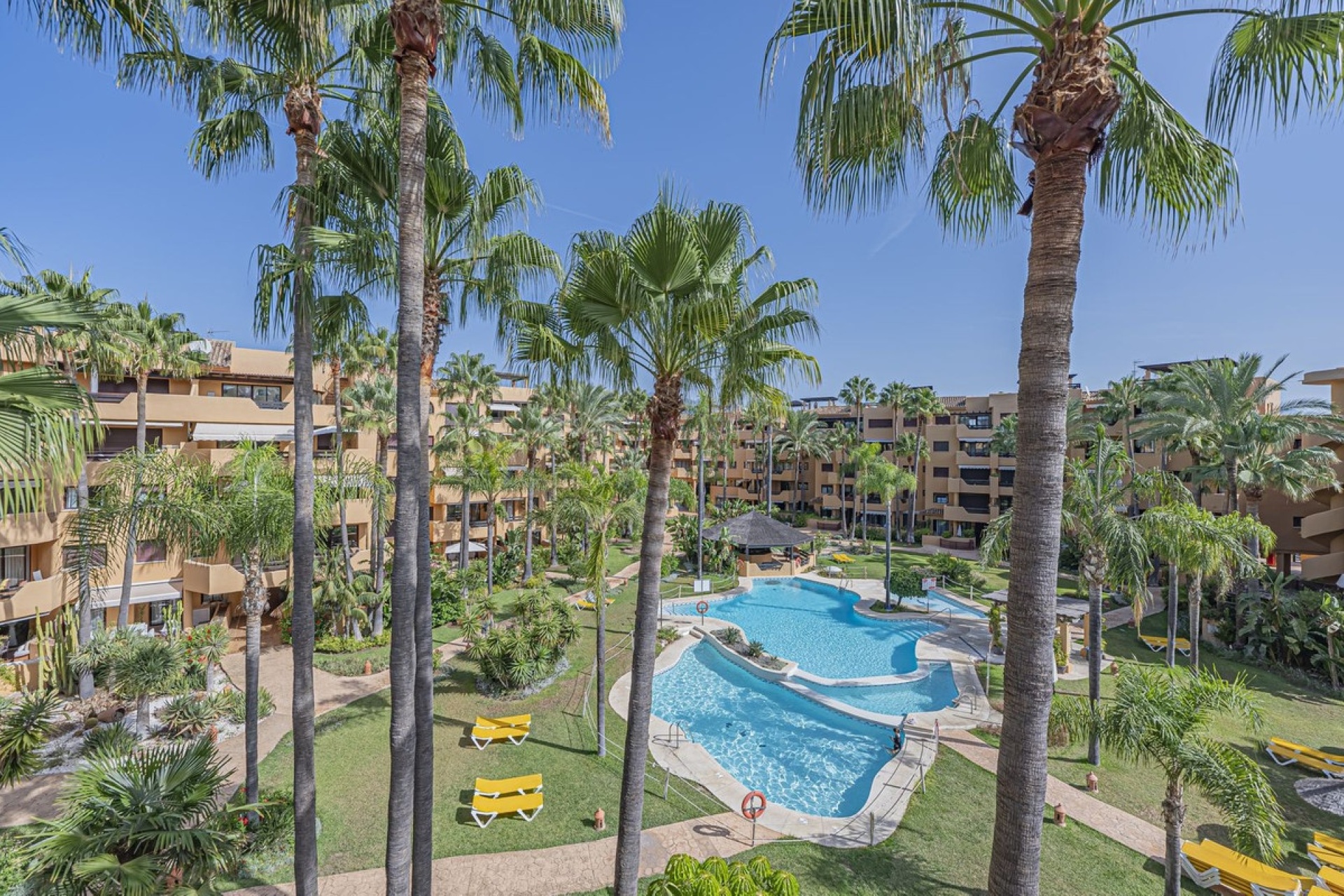 Resale - apartment - Estepona - Costalita