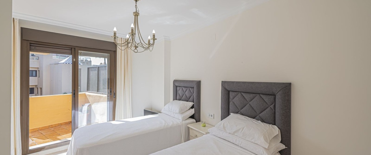 Resale - apartment - Estepona - Costalita