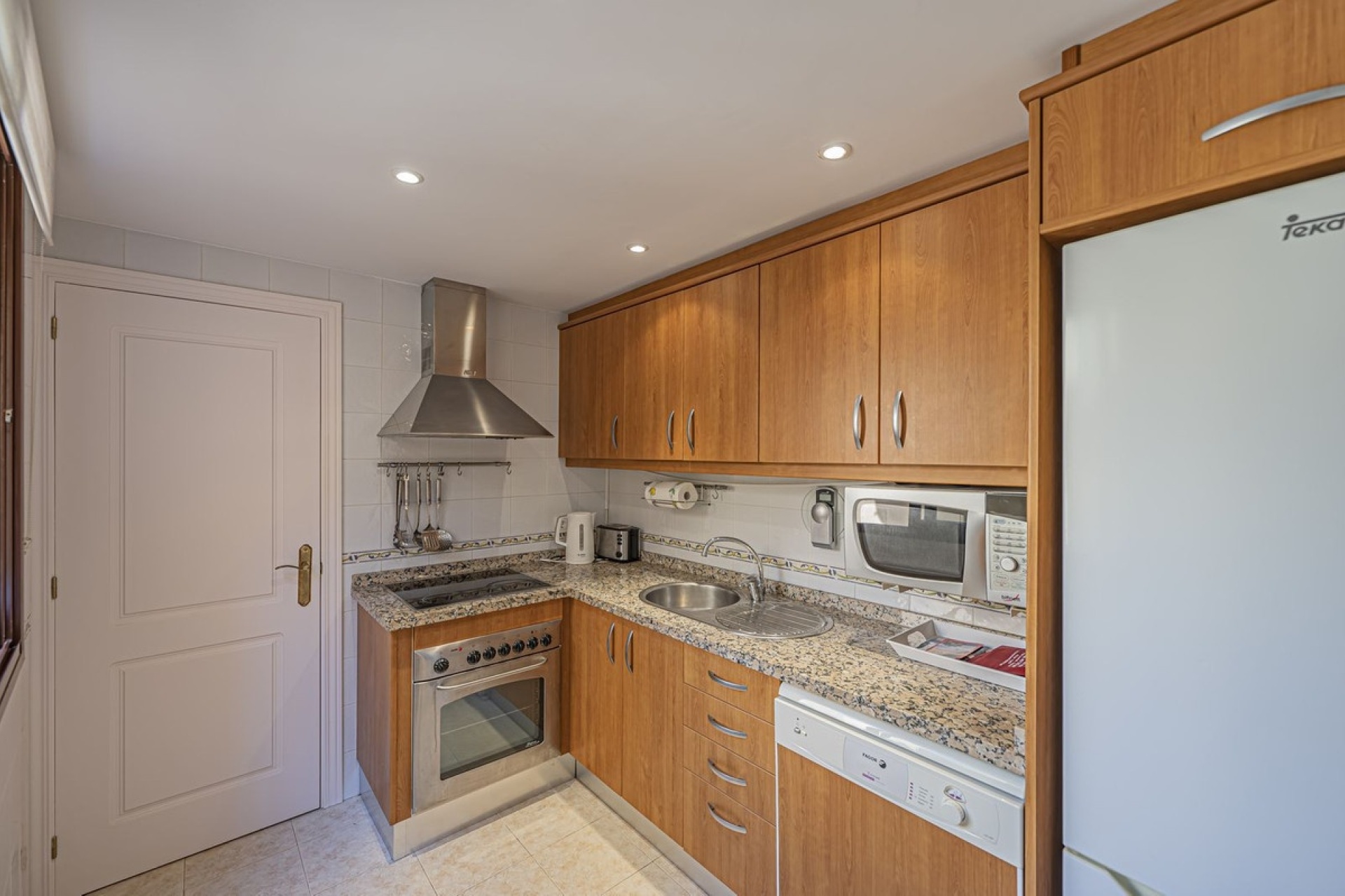 Resale - apartment - Estepona - Costalita