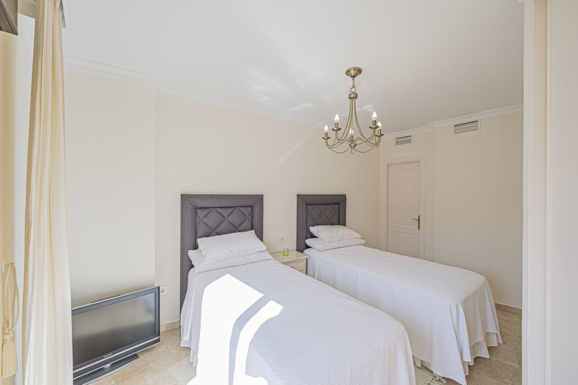 Resale - apartment - Estepona - Costalita