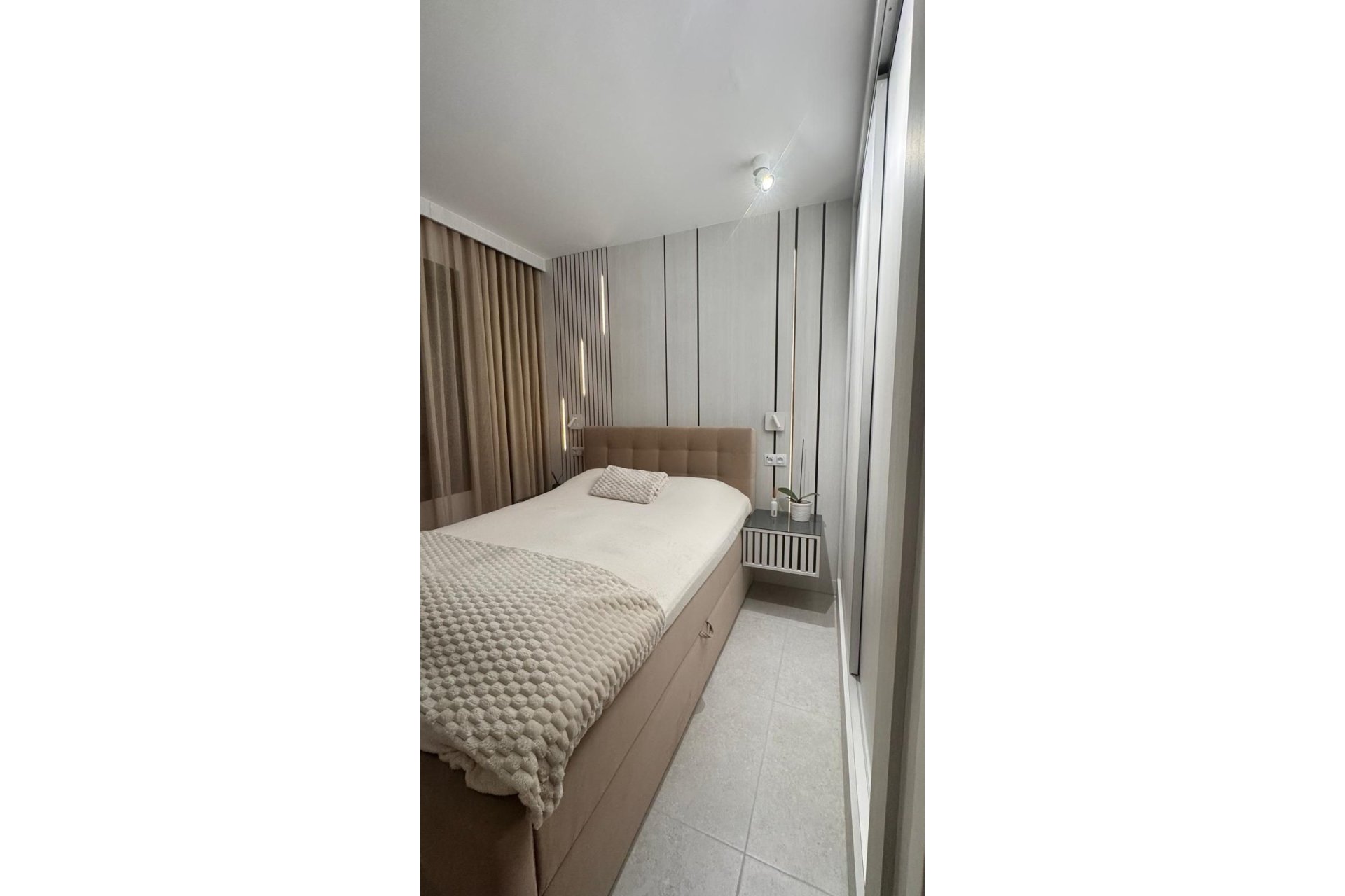 Resale - apartment - Estepona - Costalita