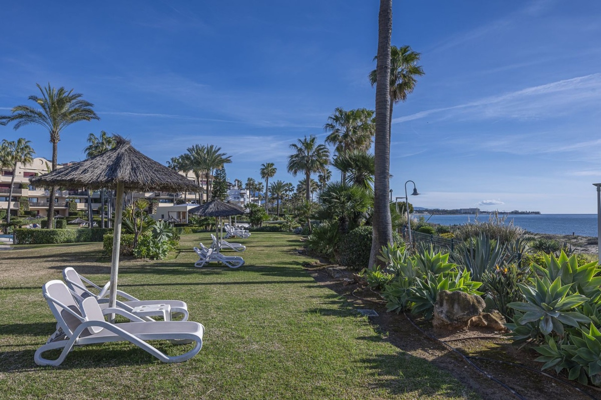 Resale - apartment - Estepona - Costalita