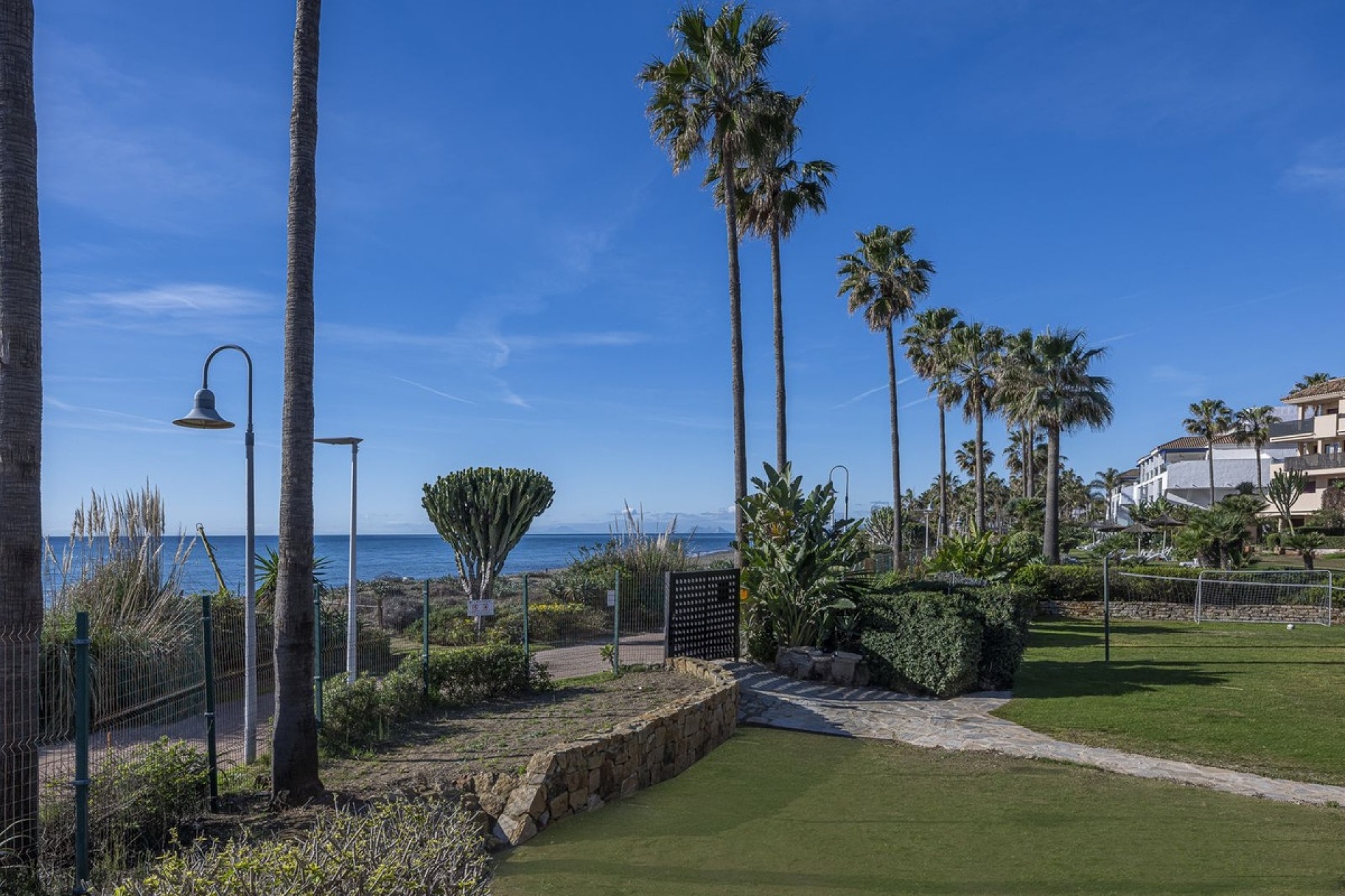 Resale - apartment - Estepona - Costalita