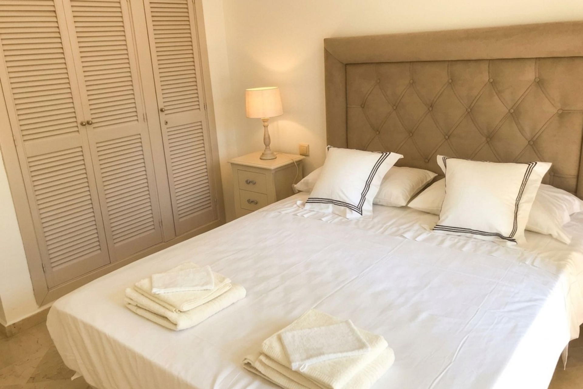 Resale - apartment - Estepona - Costalita