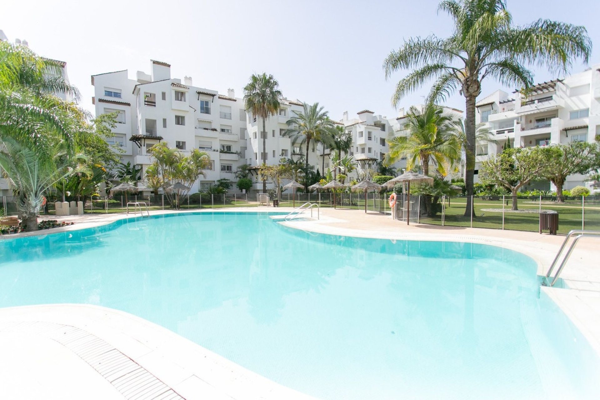 Resale - apartment - Estepona - Costalita