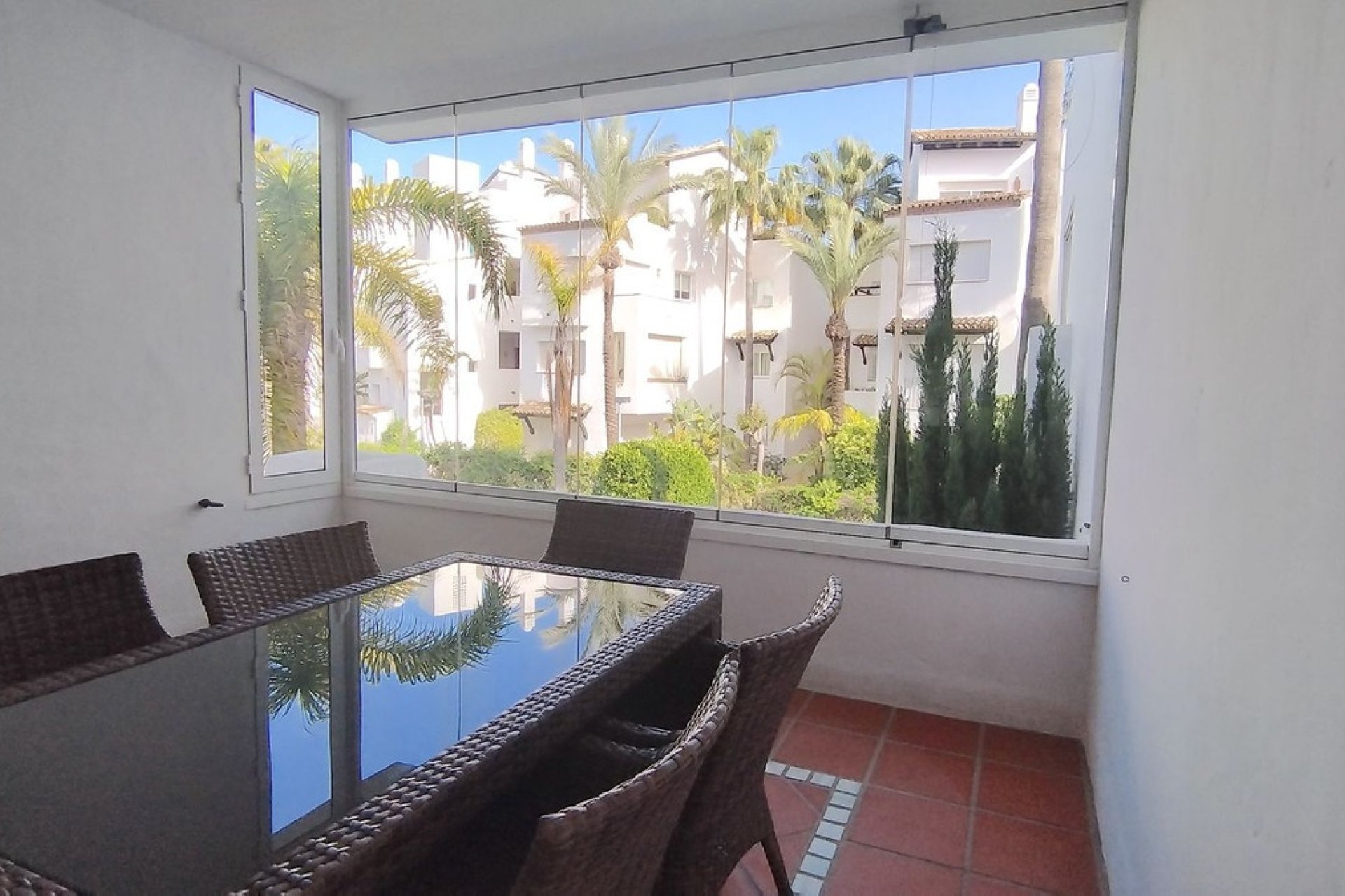 Resale - apartment - Estepona - Costalita