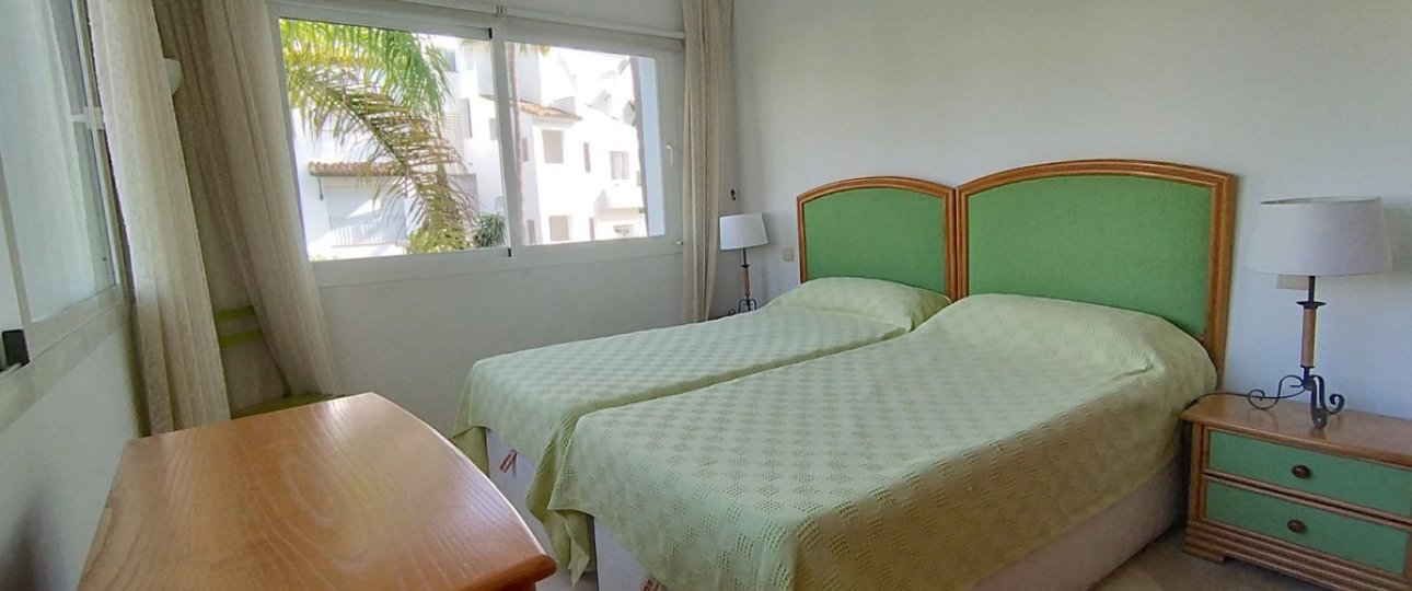 Resale - apartment - Estepona - Costalita