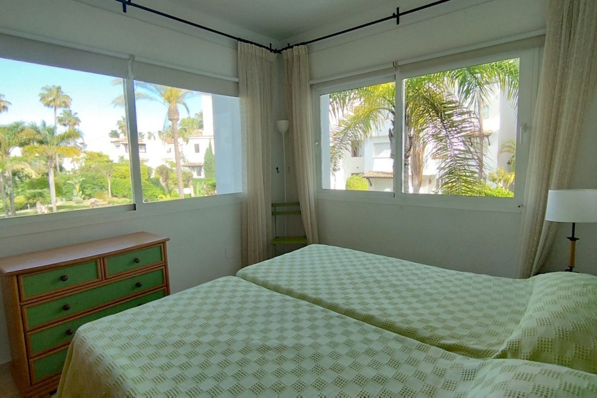 Resale - apartment - Estepona - Costalita