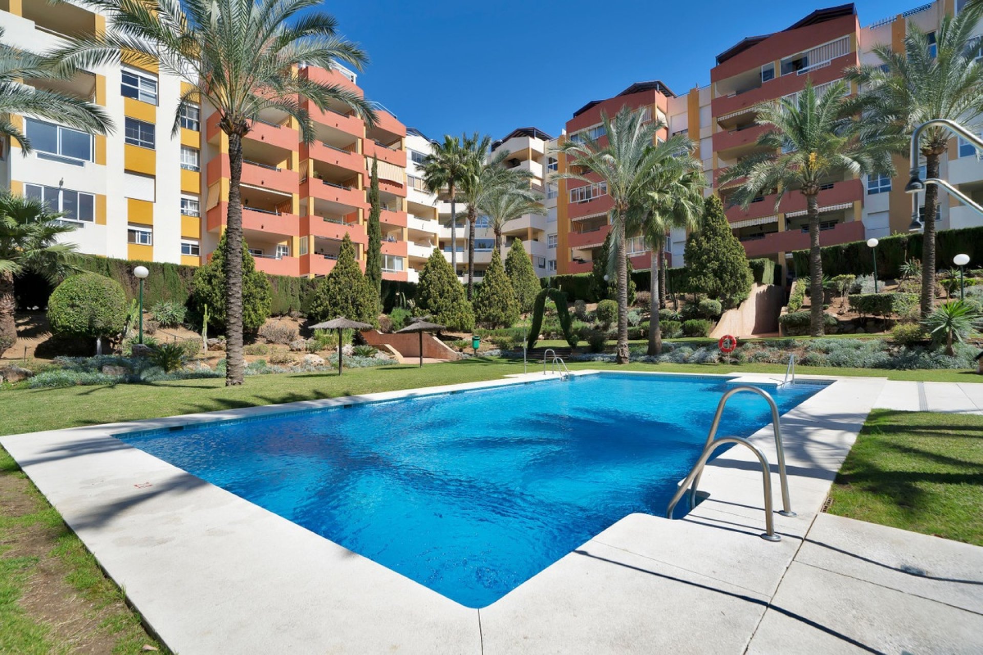 Resale - apartment - Estepona - Estepona Centro