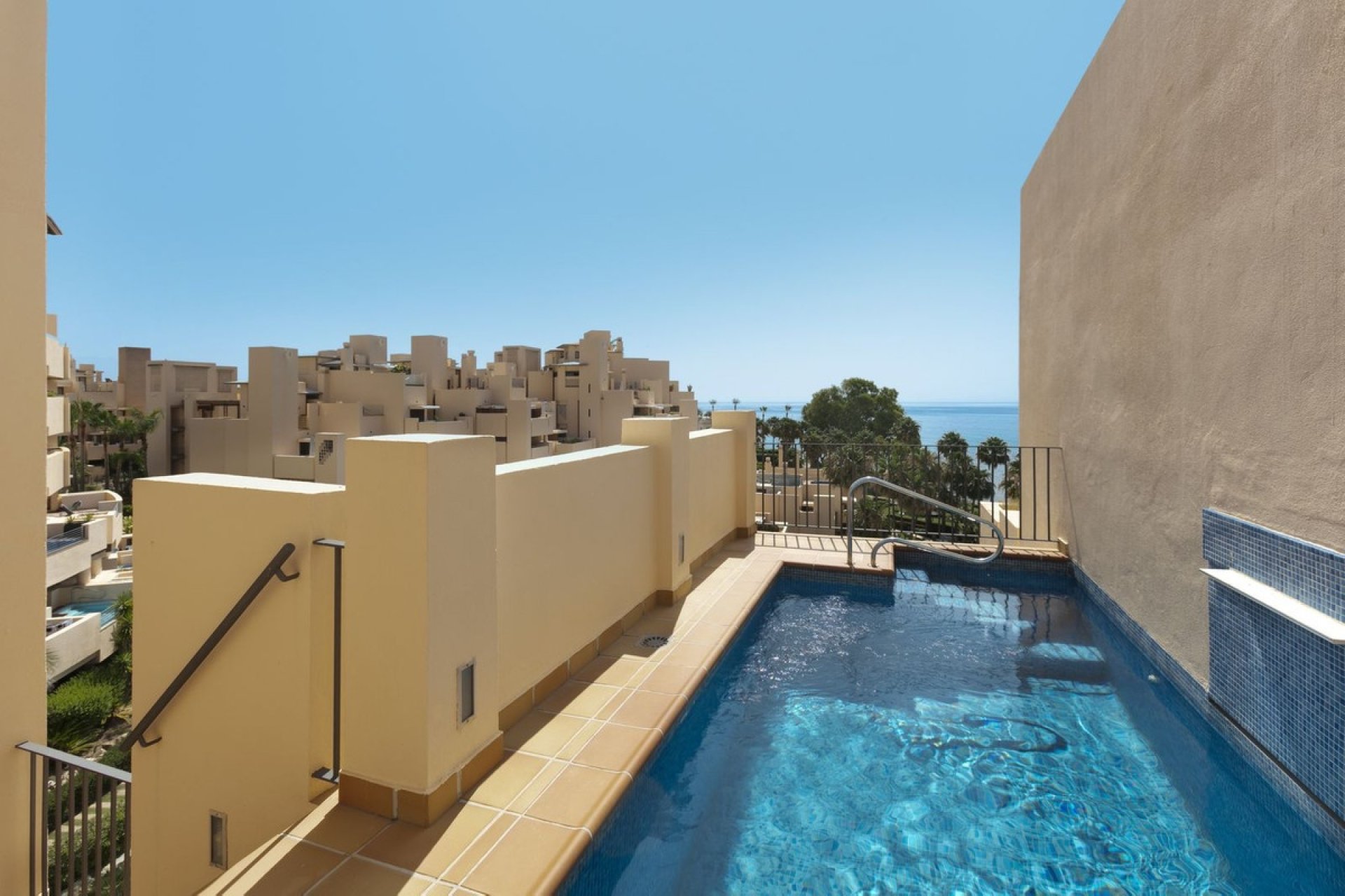 Resale - apartment - Estepona - Estepona Centro