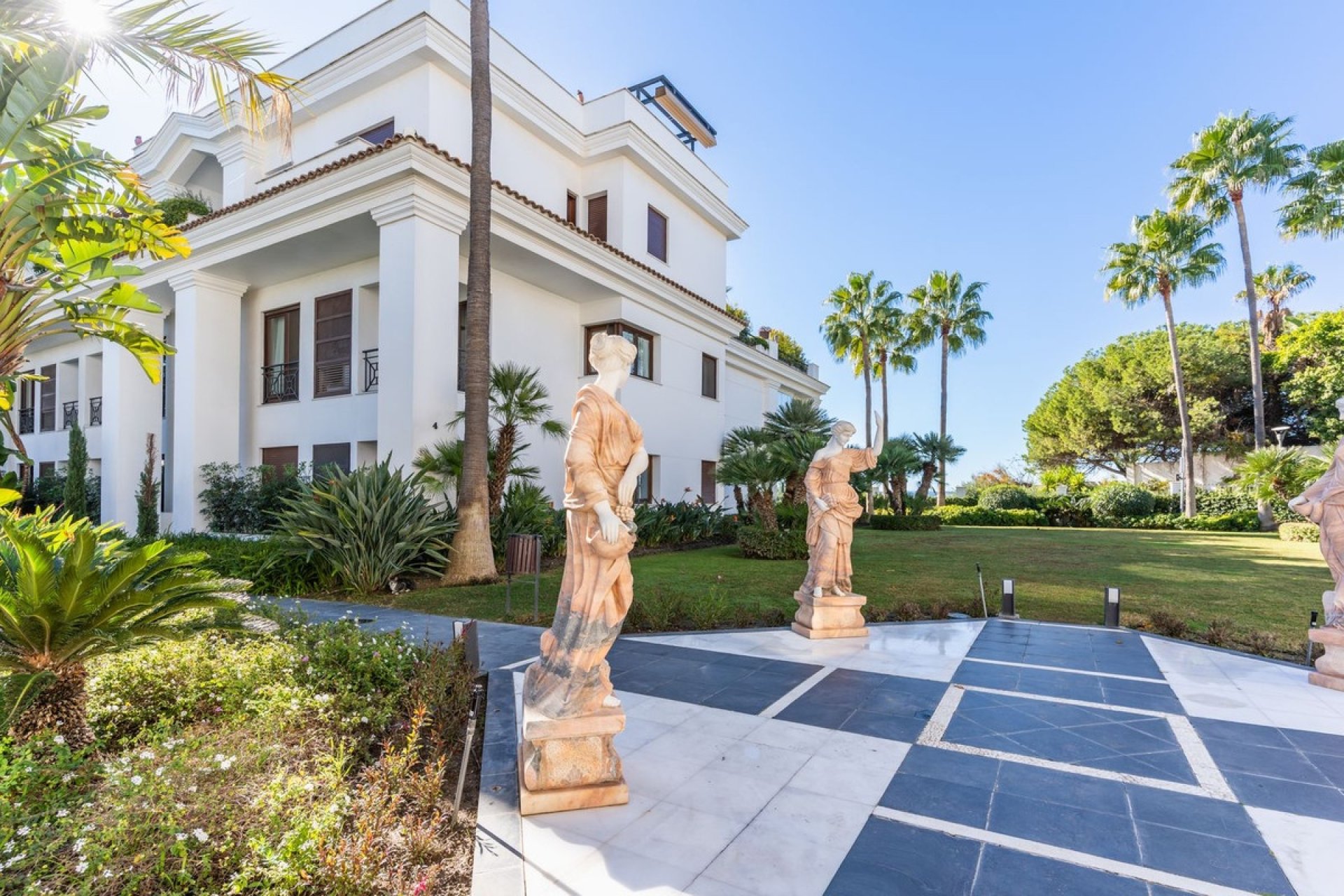 Resale - apartment - Estepona - Estepona Centro