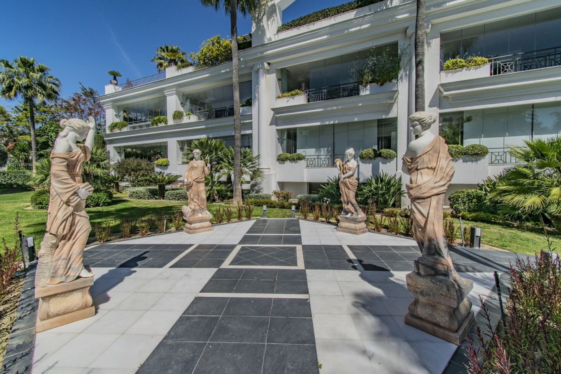 Resale - apartment - Estepona - Estepona Centro