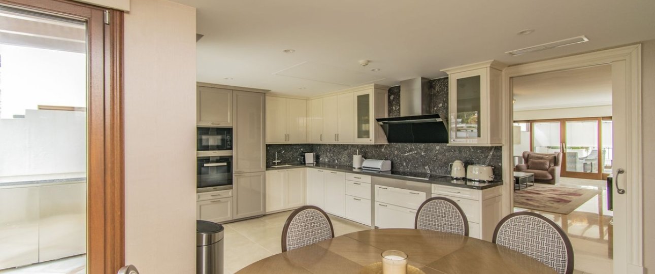 Resale - apartment - Estepona - Estepona Centro