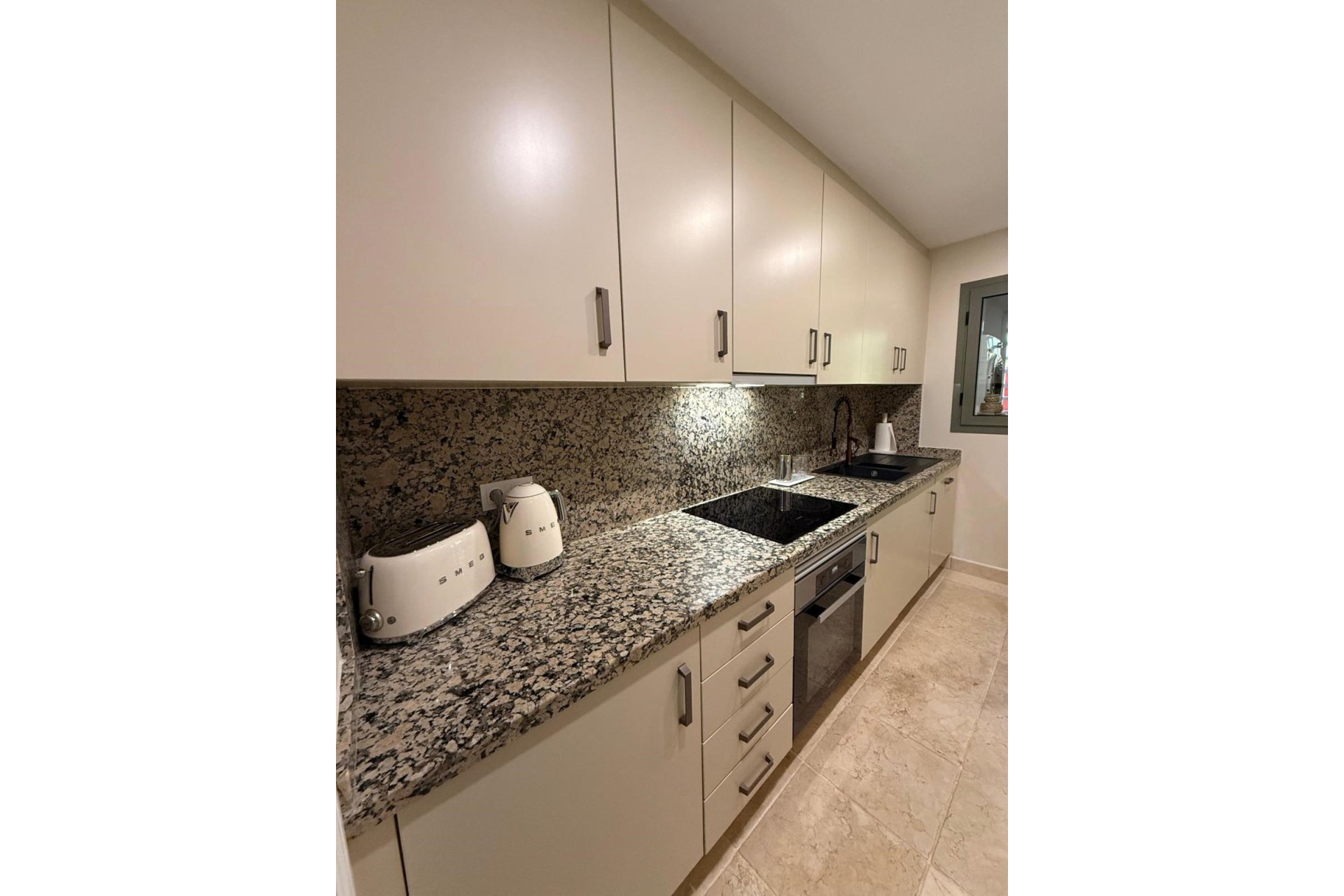 Resale - apartment - Estepona - Estepona Centro