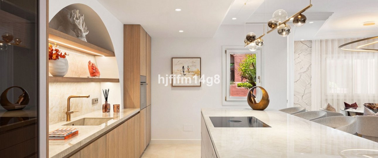Resale - apartment - Estepona - Estepona Centro