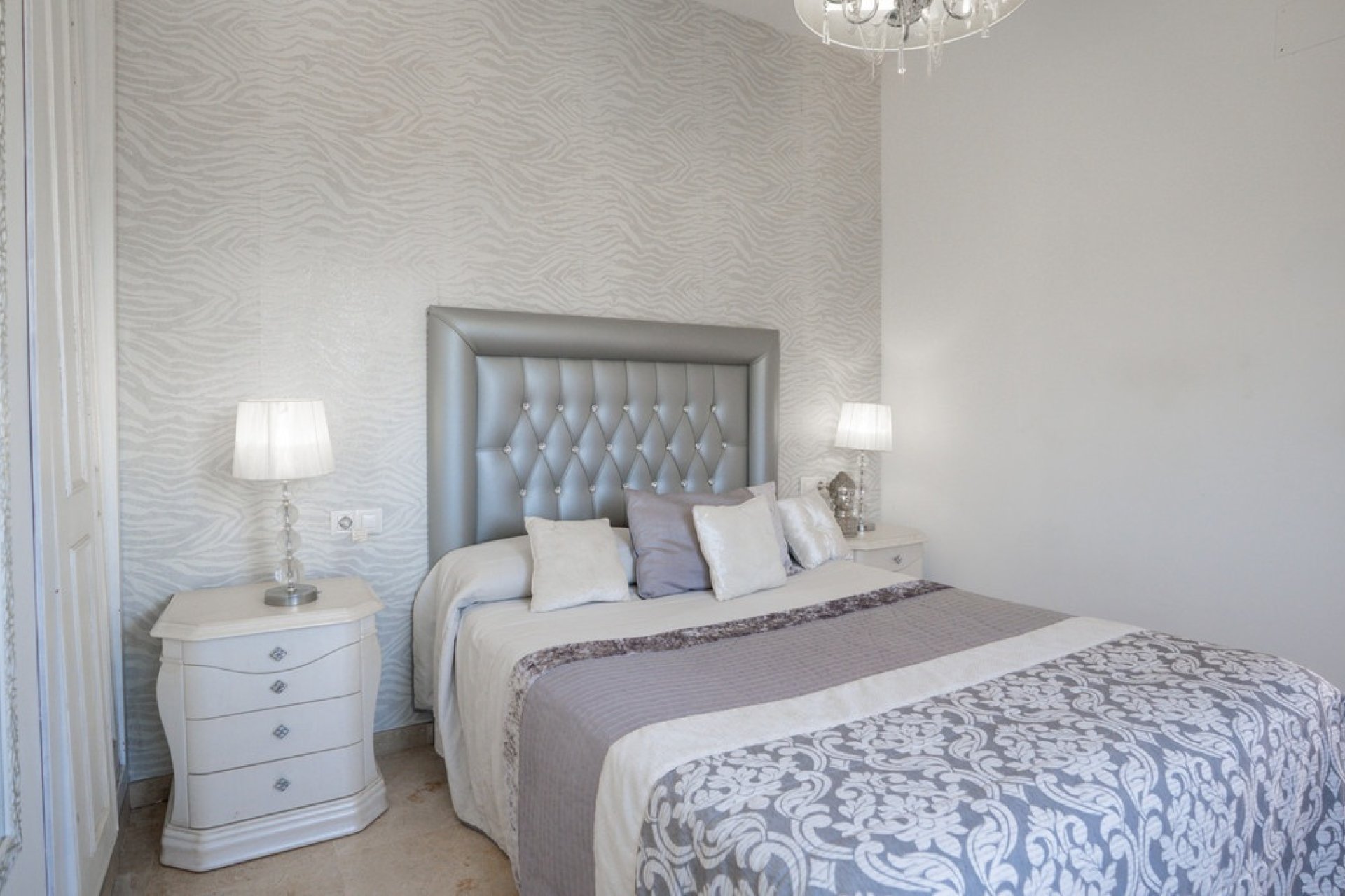 Resale - apartment - Estepona - Estepona Centro