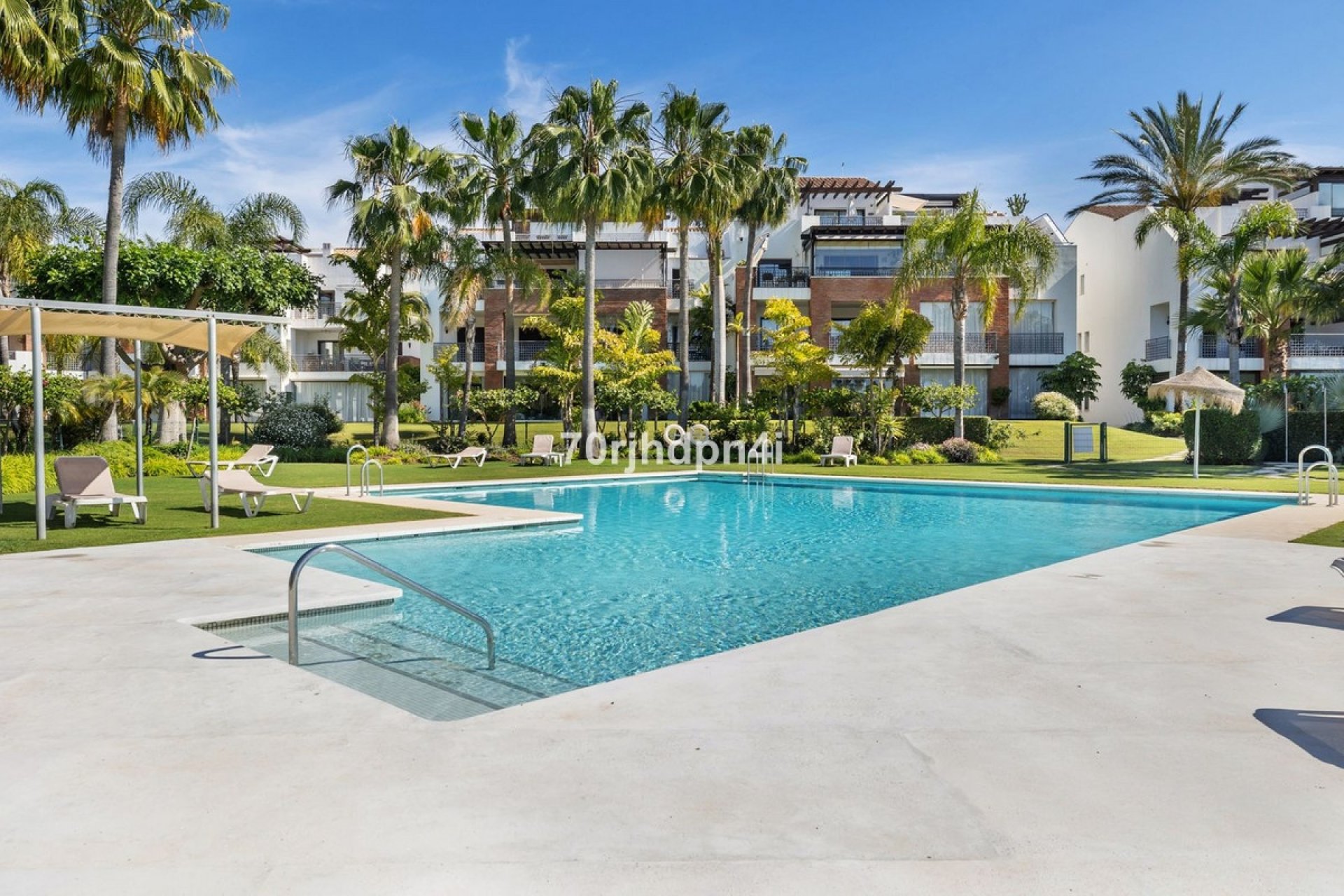 Resale - apartment - Estepona - Estepona Centro