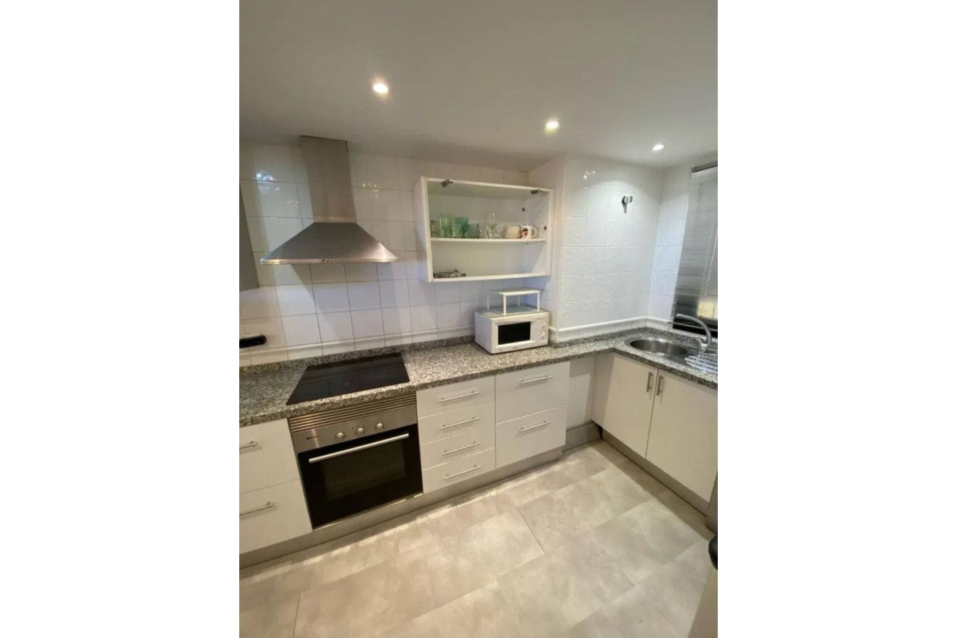 Resale - apartment - Estepona - Estepona Centro