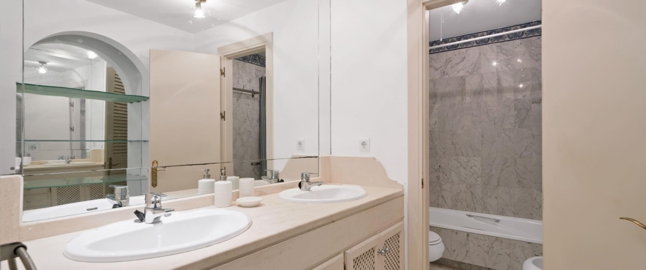 Resale - apartment - Estepona - Estepona Centro