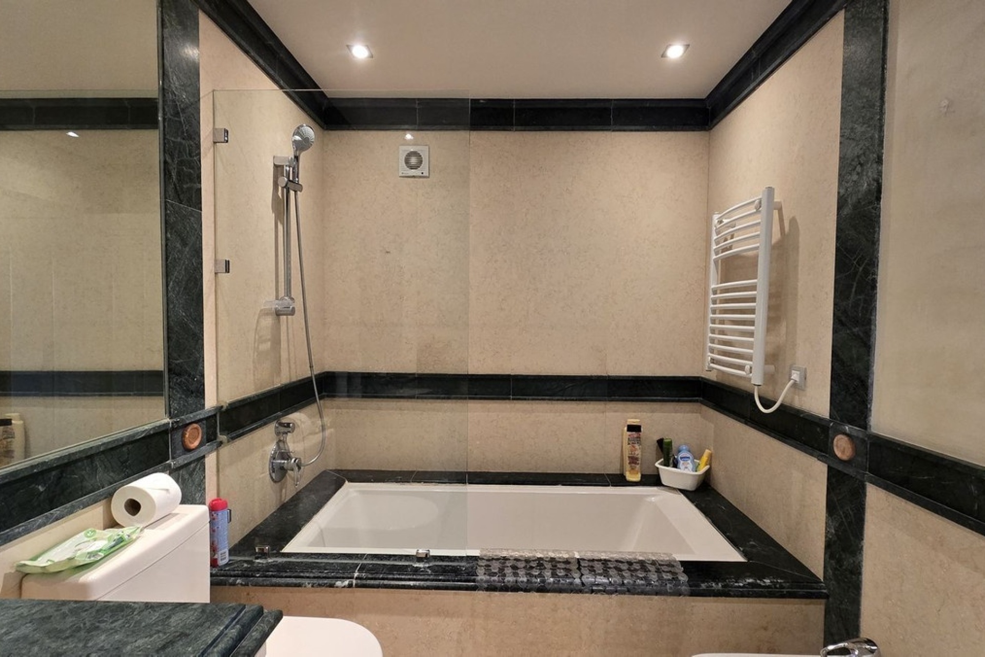 Resale - apartment - Estepona - Estepona Centro