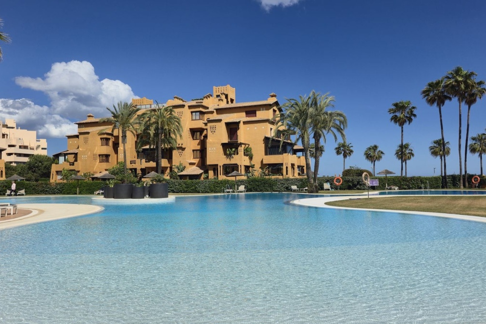 Resale - apartment - Estepona - Estepona Centro