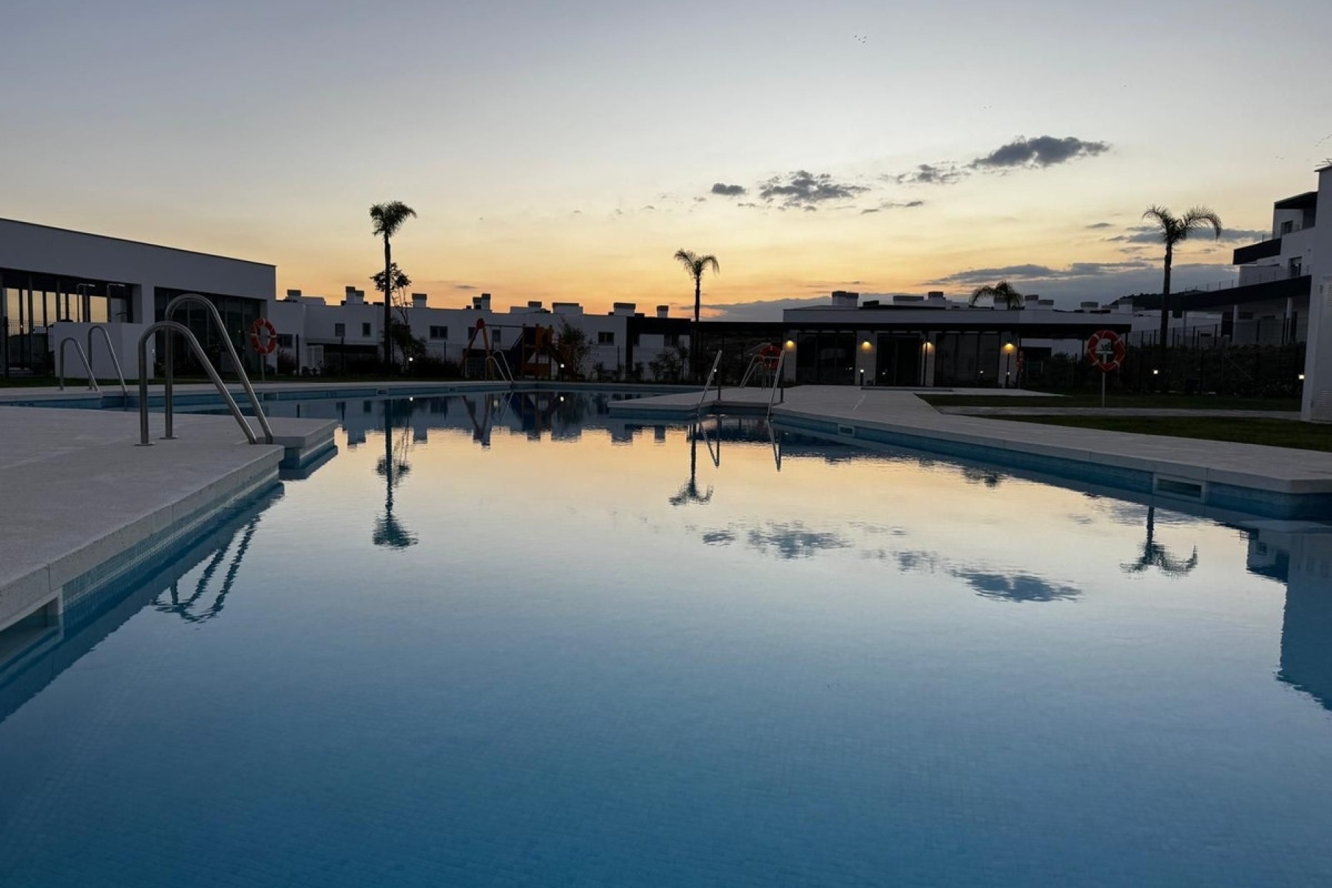 Resale - apartment - Estepona - Estepona Centro