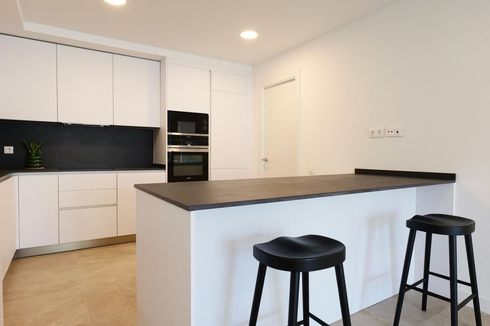 Resale - apartment - Estepona - Estepona Centro