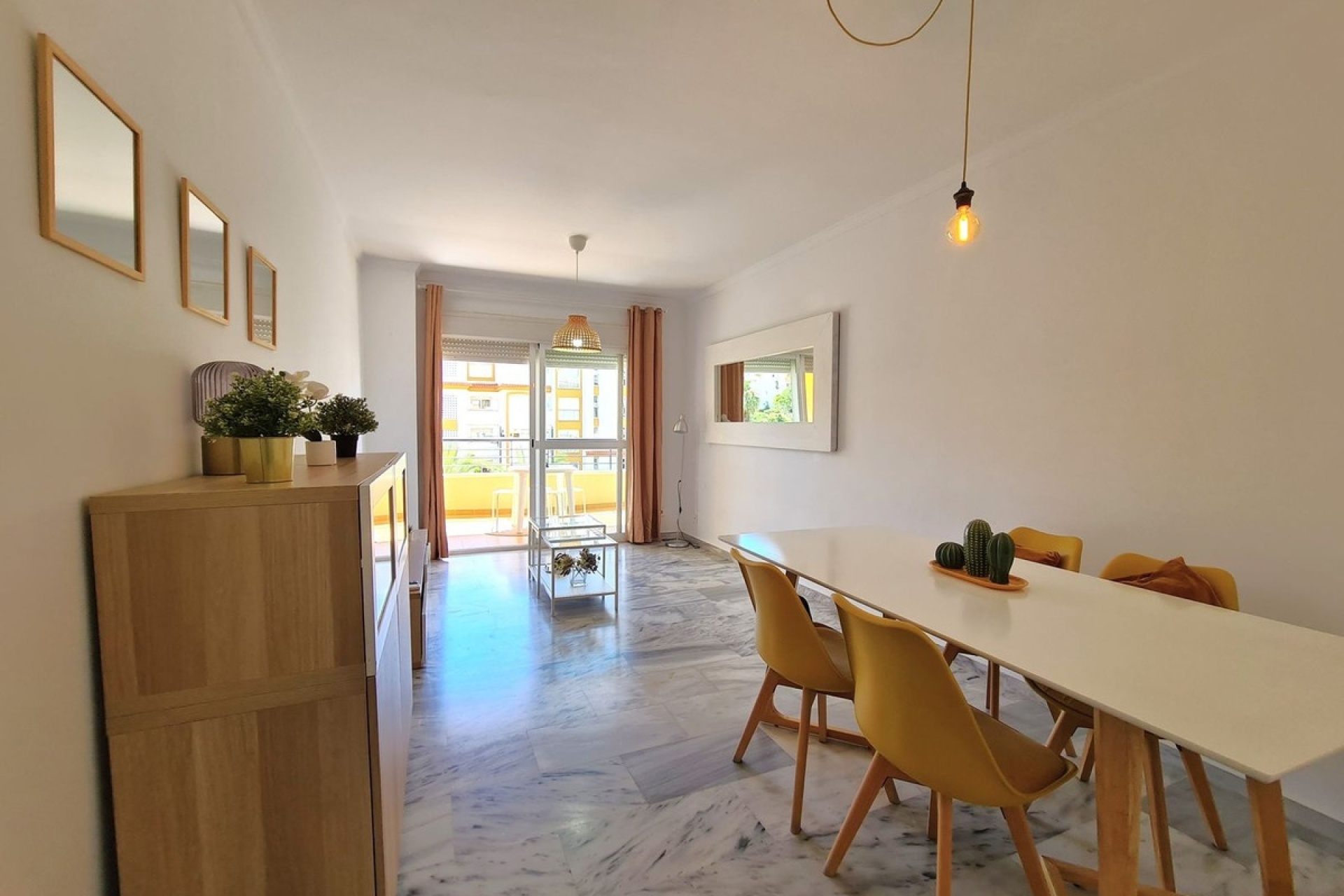 Resale - apartment - Estepona - Estepona Centro