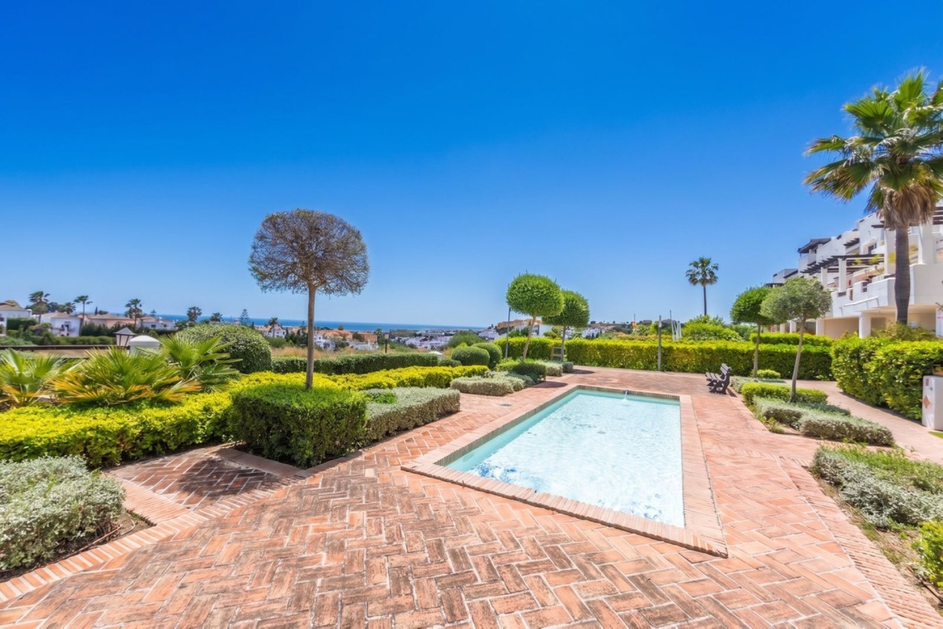 Resale - apartment - Estepona - Estepona Centro