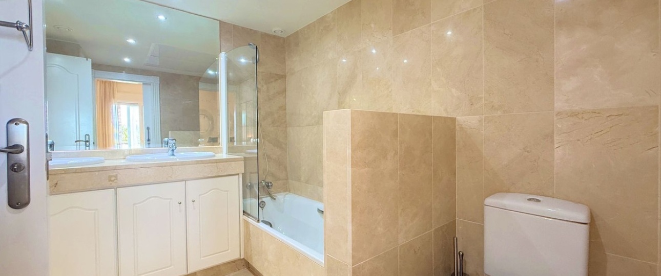Resale - apartment - Estepona - Estepona Centro