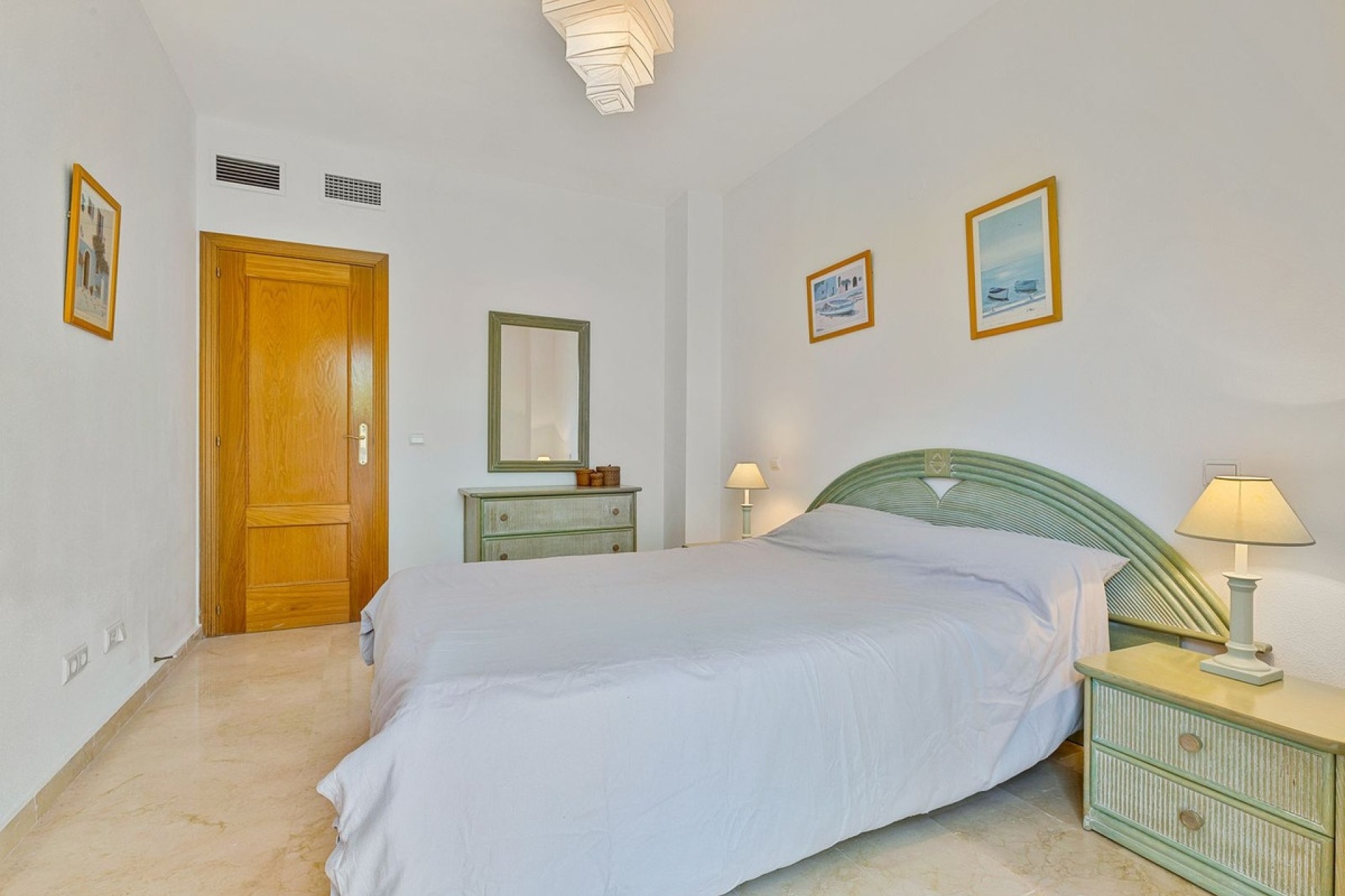 Resale - apartment - Estepona - Estepona Centro