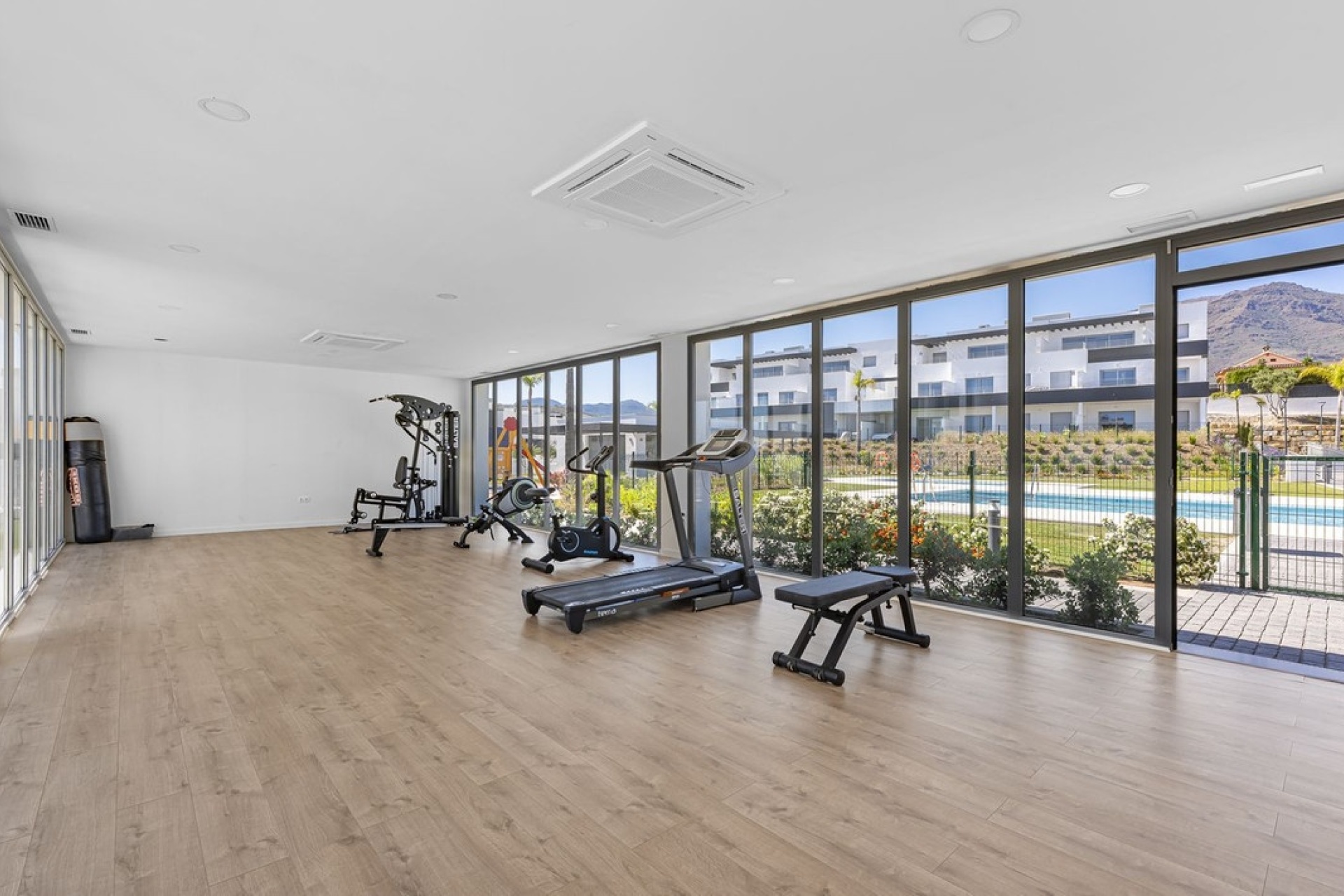 Resale - apartment - Estepona - Estepona Centro