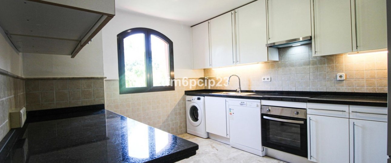 Resale - apartment - Estepona - Estepona Centro