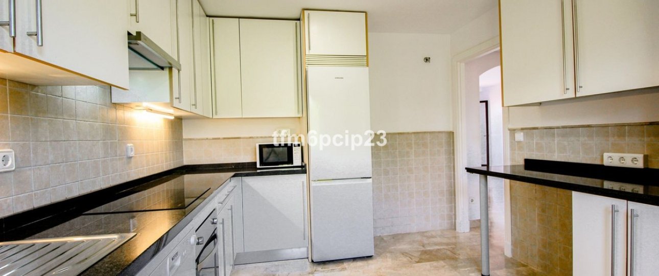 Resale - apartment - Estepona - Estepona Centro