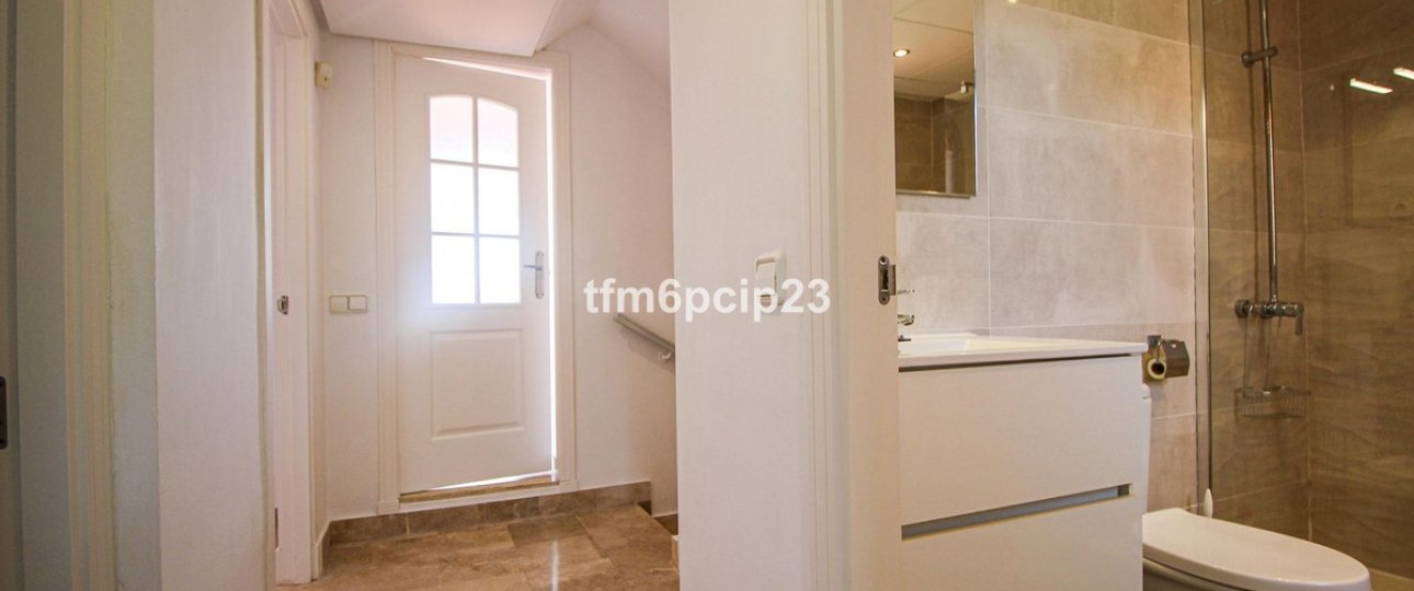 Resale - apartment - Estepona - Estepona Centro