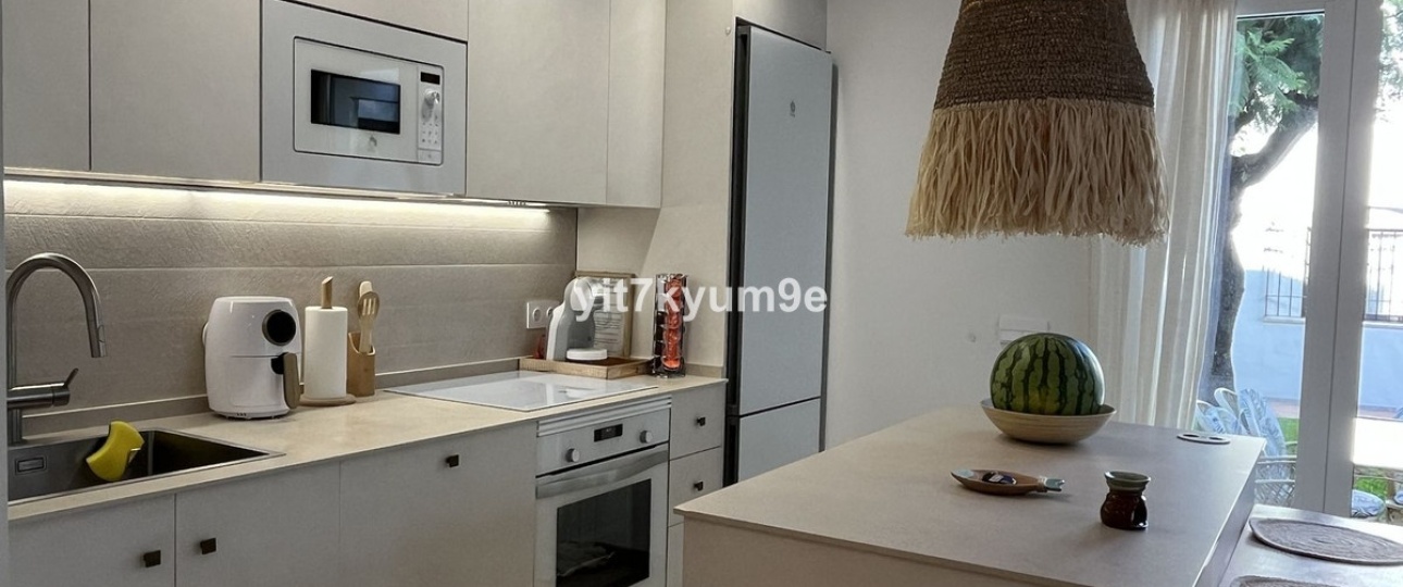 Resale - apartment - Estepona - Estepona Centro