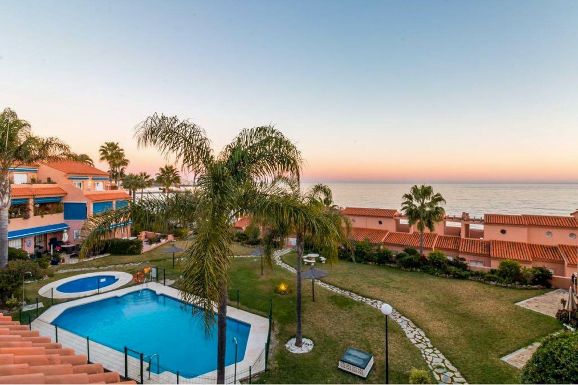 Resale - apartment - Estepona - Estepona Centro