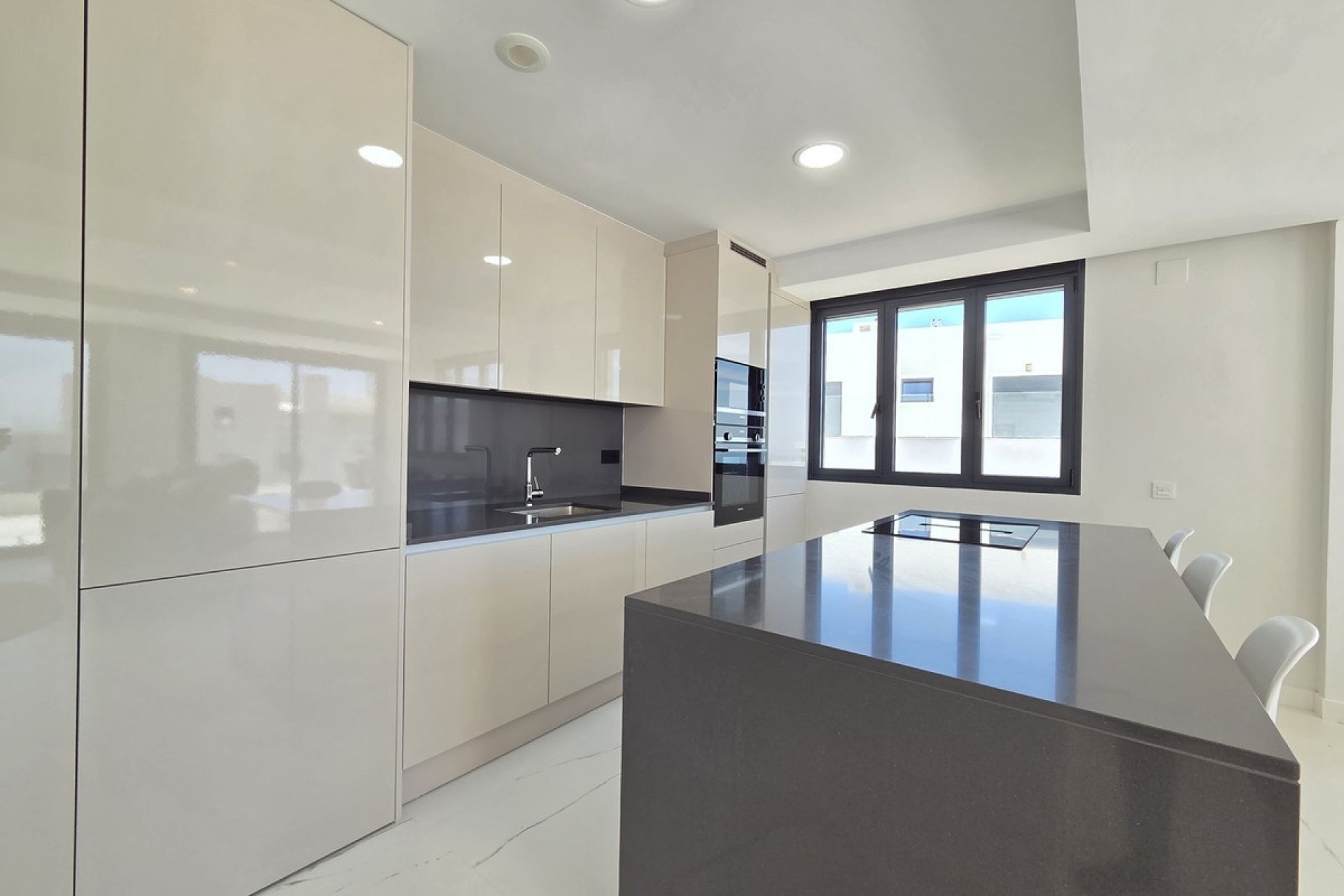 Resale - apartment - Estepona - Estepona Centro