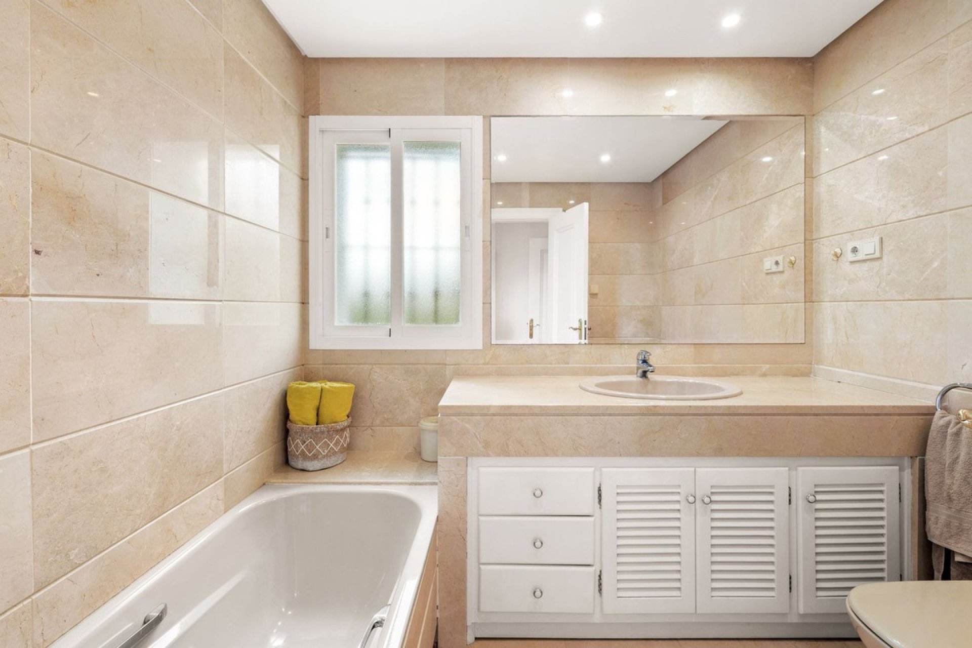 Resale - apartment - Estepona - Estepona Centro